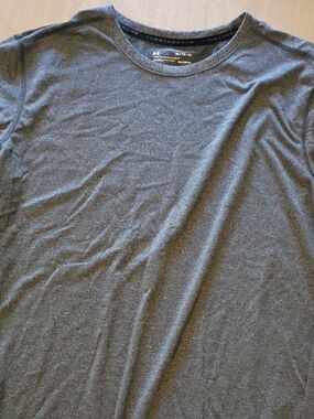 Under Armour Men's Short-Sleeve Crew Neck Shirt - Charcoal